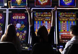 n52 login Live Casino VIP table တွင် ကစားသမားများ bonus နှင့် cashback ရရှိနေသောမြင်ကွင်း